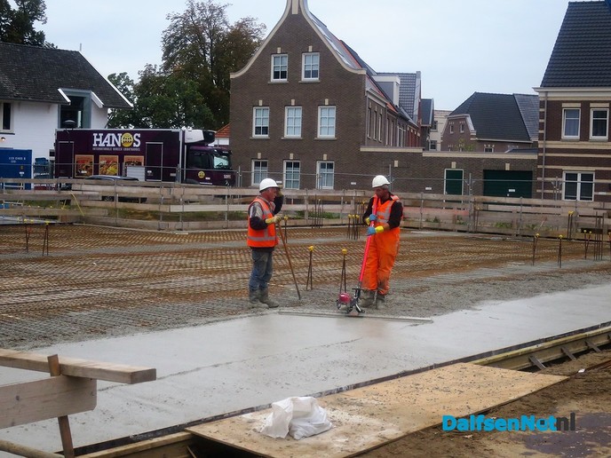 Beton storten kelderdak voorzichtig gestart - Foto: Wim