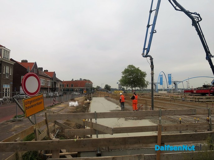 Beton storten kelderdak voorzichtig gestart - Foto: Wim