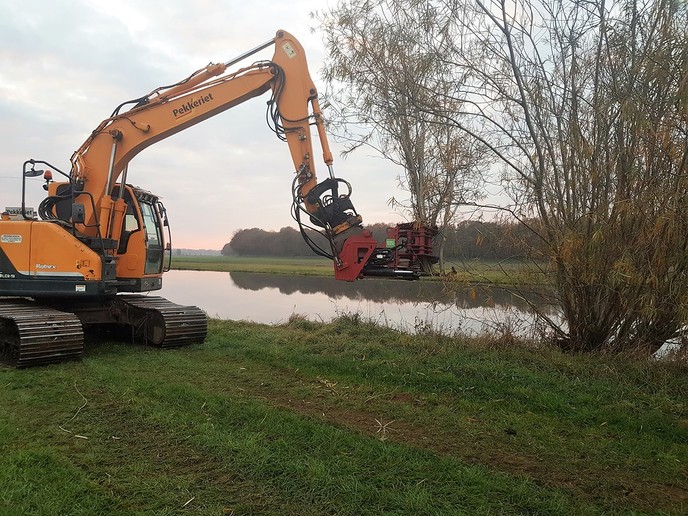 Pekkeriet maakt schoon schip langs de Vecht - Foto: Eigen geleverde foto