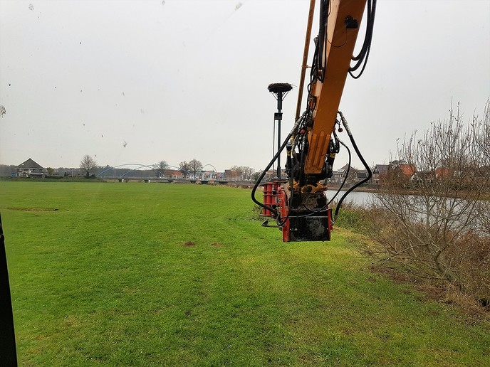 Pekkeriet maakt schoon schip langs de Vecht - Foto: Eigen geleverde foto
