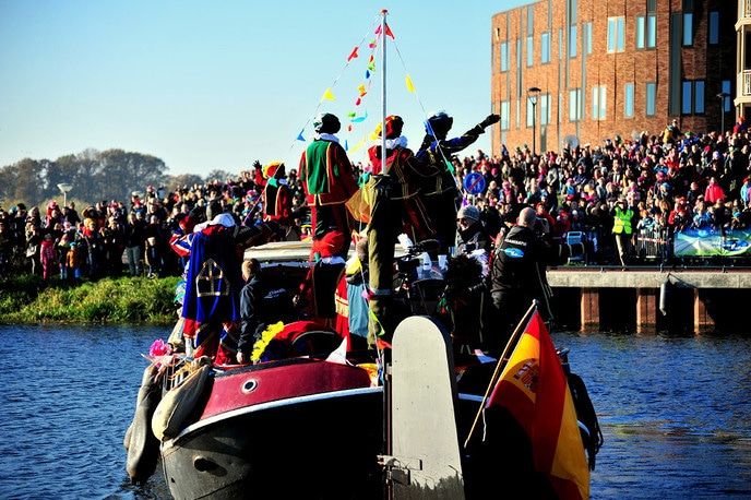 Sint veilig aangekomen in Dalfsen. - Foto: Ben Jonkman