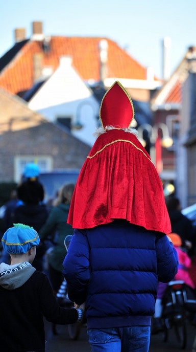 Sint veilig aangekomen in Dalfsen. - Foto: Ben Jonkman