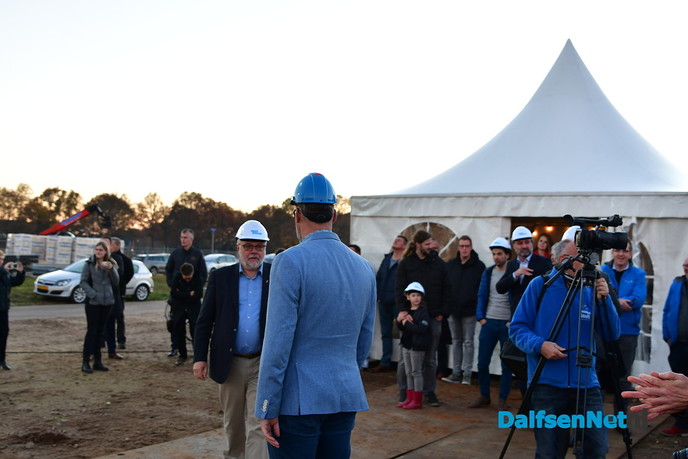 Gezamelijke starthandeling bouw fase 2 Oosterdalfsen - Foto: Johan Bokma