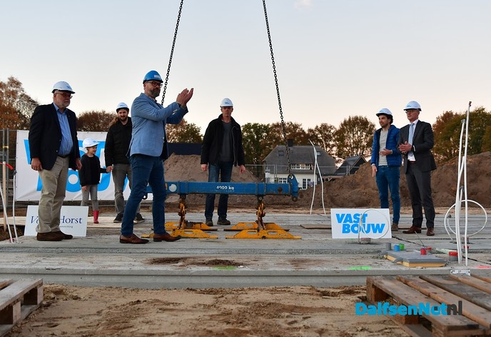Gezamelijke starthandeling bouw fase 2 Oosterdalfsen - Foto: Johan Bokma