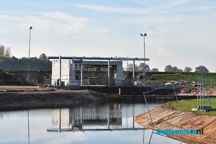 Gemaal de Broekhuizen zichtbaar vanaf de Hessenweg - Foto: Johan Bokma
