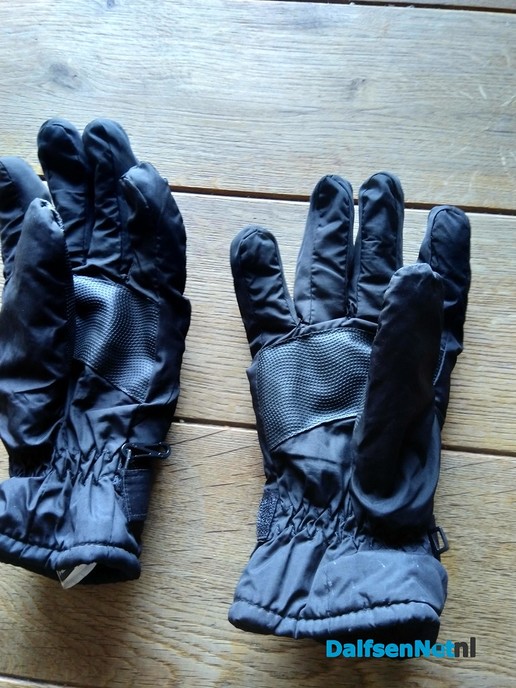 Gevonden een paar handschoenen - Foto: Ingezonden foto