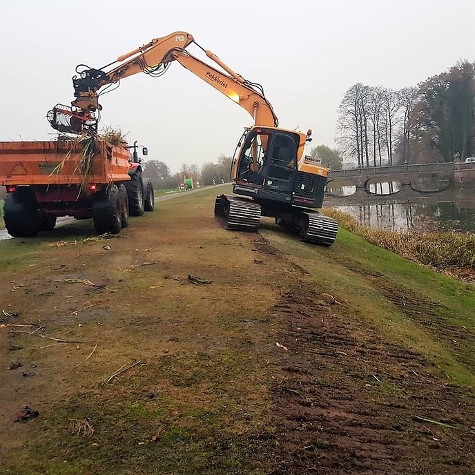 Pekkeriet maakt schoon schip langs de Vecht - Foto: Eigen geleverde foto