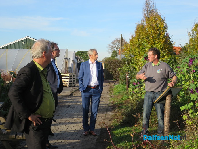 Het college van Dalfsen op bezoek bij Decohof - Foto: Wim