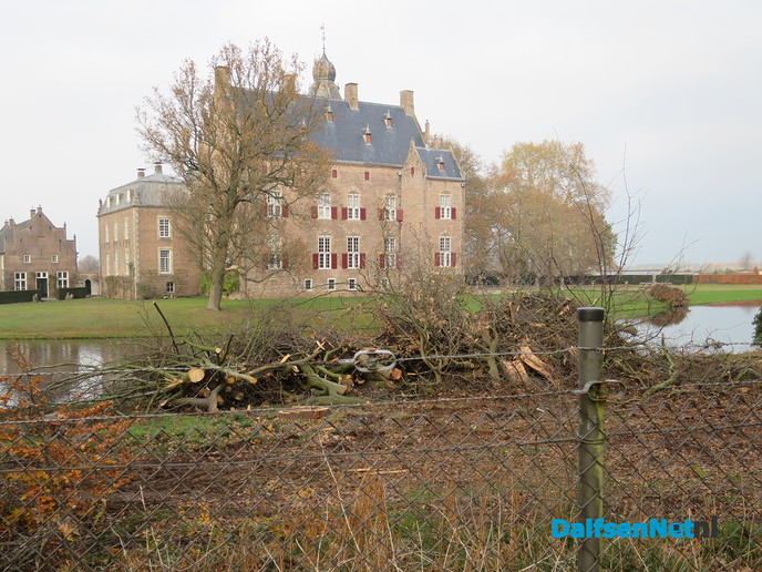 Groot onderhoud rondom het kasteel Rechteren - Foto: Wim