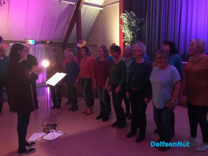 Sfeervol optreden Dalfser Popkoor 4EverYoung - Foto: Ingezonden foto