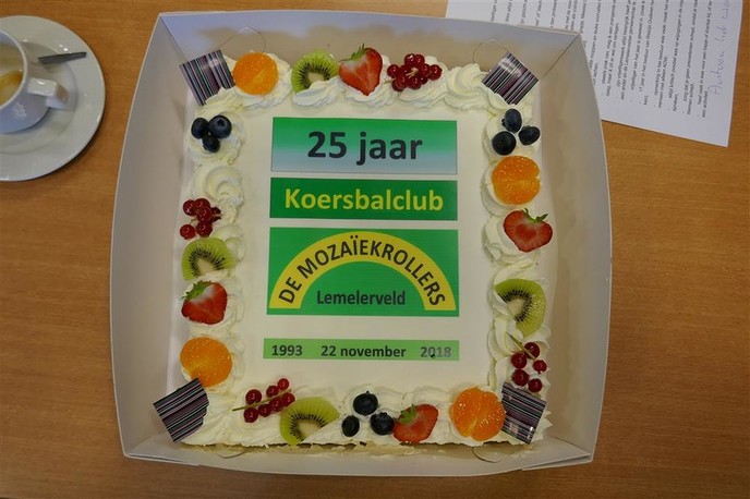 Oorkonde Wim Baarslag voor 25 jaar koersbal - Foto: Eigen geleverde foto