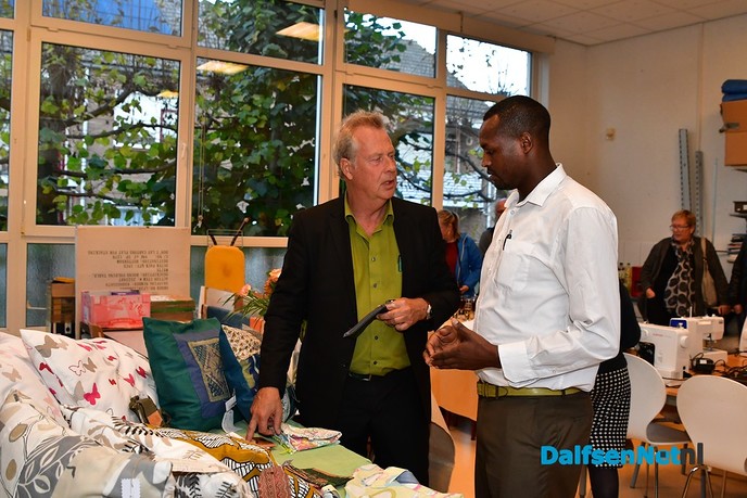 Naaiatelier sam sam officieel geopend - Foto: Johan Bokma