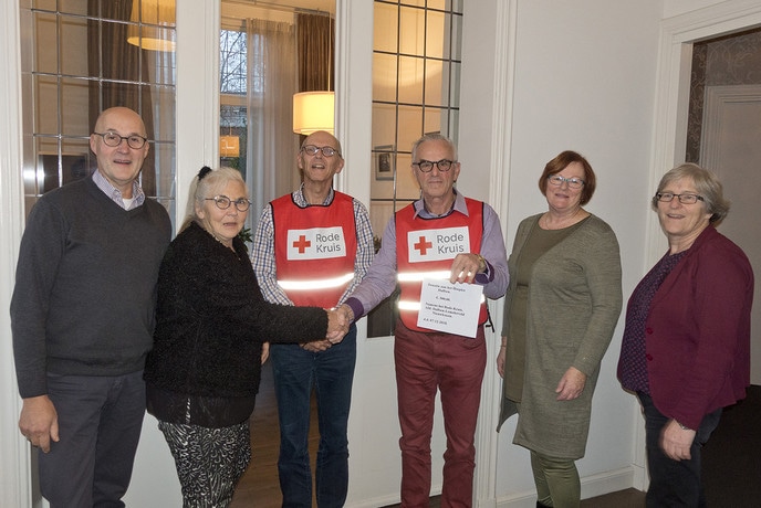 Rode Kruis schenkt € 500 aan Hospice Dalfsen - Foto: Geert Bistervels