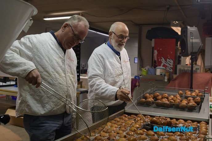 Oliebollenverkoop Stichting Vrienden Oosteuropa vanaf 11.00 uur! - Foto: Johan Bokma