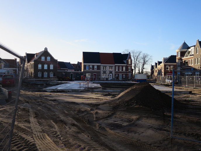 Het is stil aan de waterkant, of is er wat aan de hand - Foto: Eigen geleverde foto