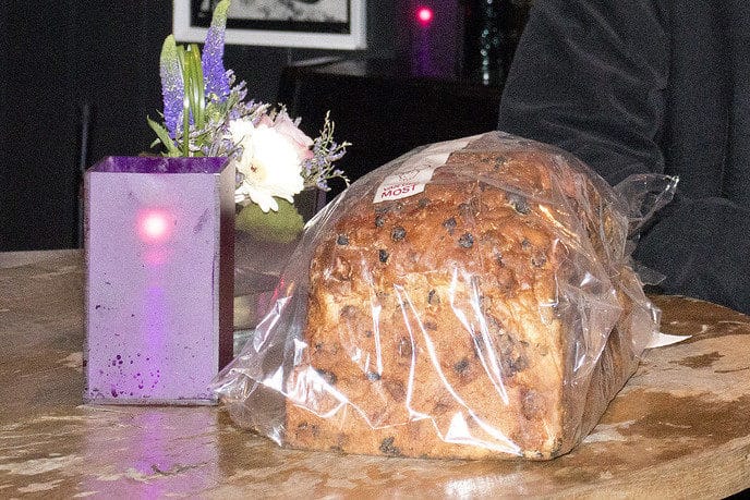 Wim Schrijver krijgt brood van verdienste - Foto: Geert Bistervels