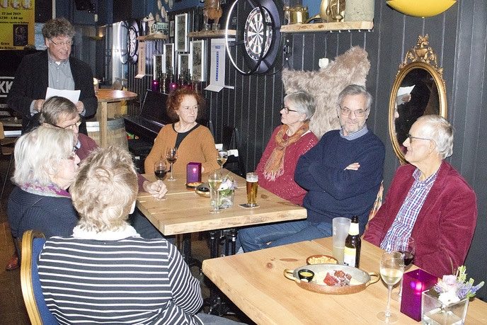 Wim Schrijver krijgt brood van verdienste - Foto: Geert Bistervels