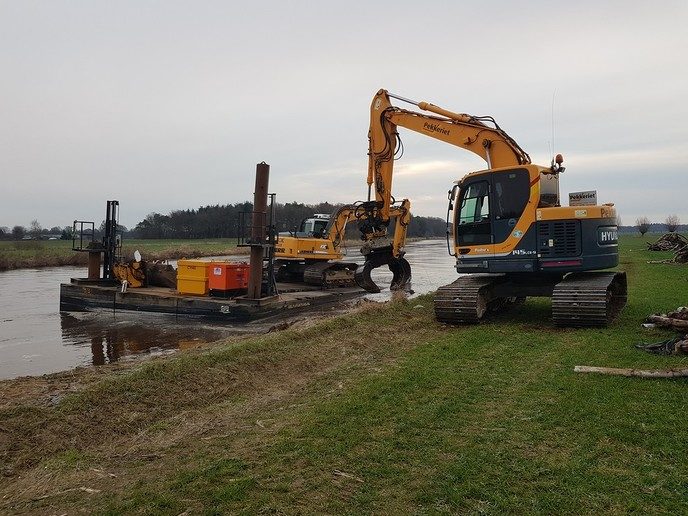 Druk werk aan de Vecht - Foto: Eigen geleverde foto