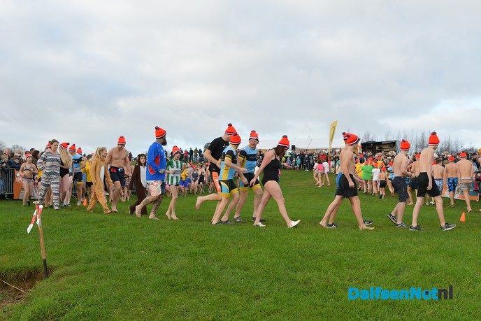 Vijfde editie Nieuwjaarsduik Dalfsen voor ALS weer groot succes! - Foto: Johan Bokma