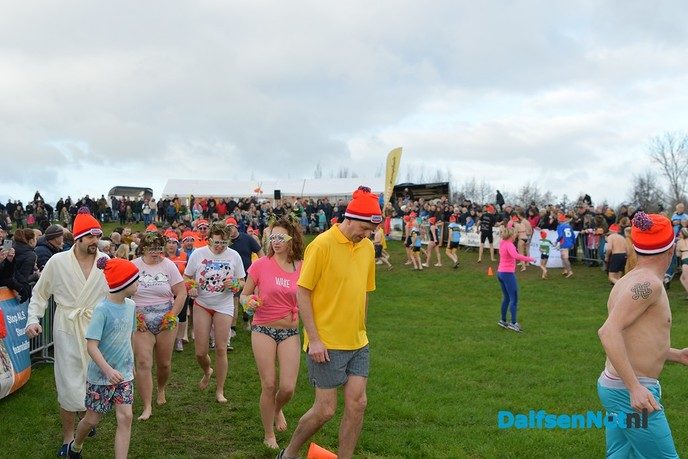 Vijfde editie Nieuwjaarsduik Dalfsen voor ALS weer groot succes! - Foto: Johan Bokma