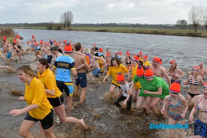 Vijfde editie Nieuwjaarsduik Dalfsen voor ALS weer groot succes! - Foto: Johan Bokma