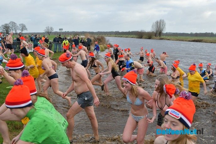 Vijfde editie Nieuwjaarsduik Dalfsen voor ALS weer groot succes! - Foto: Johan Bokma