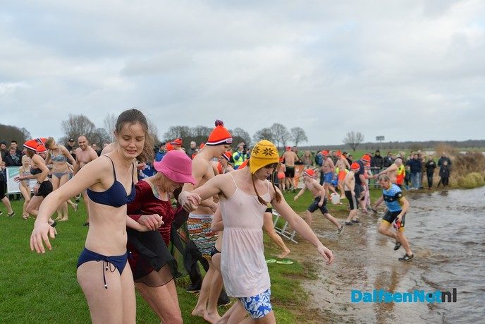 Vijfde editie Nieuwjaarsduik Dalfsen voor ALS weer groot succes! - Foto: Johan Bokma