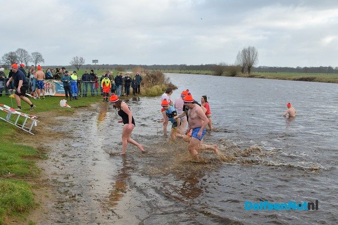 Vijfde editie Nieuwjaarsduik Dalfsen voor ALS weer groot succes! - Foto: Johan Bokma