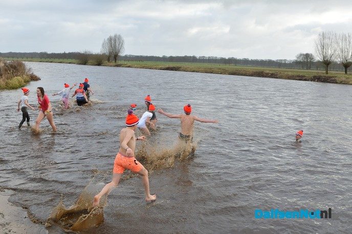 Vijfde editie Nieuwjaarsduik Dalfsen voor ALS weer groot succes! - Foto: Johan Bokma
