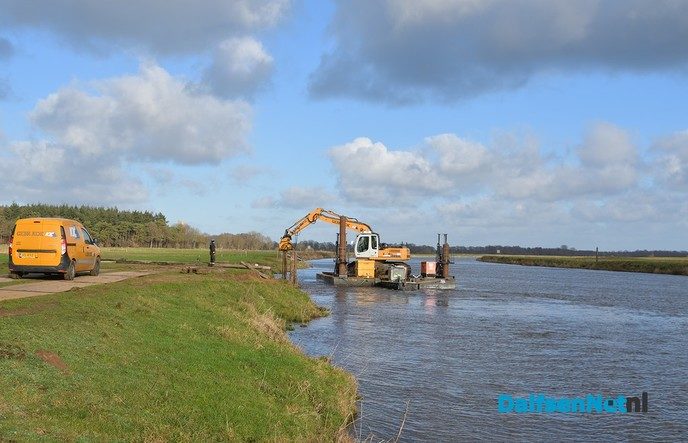 Verwijdering stenen Vechtoever - Foto: Johan Bokma