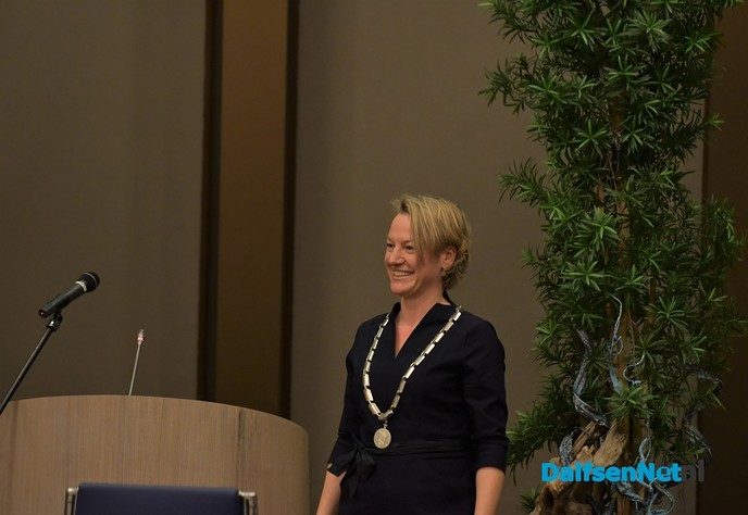 Burgemeester Erica van Lente geïnstalleerd. - Foto: Johan Bokma