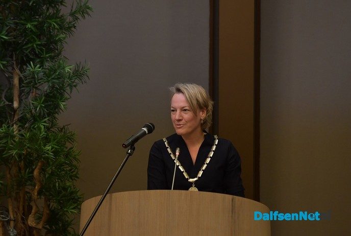 Burgemeester Erica van Lente geïnstalleerd. - Foto: Johan Bokma