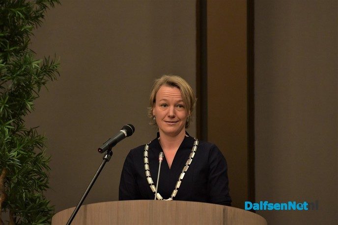 Burgemeester Erica van Lente geïnstalleerd. - Foto: Johan Bokma