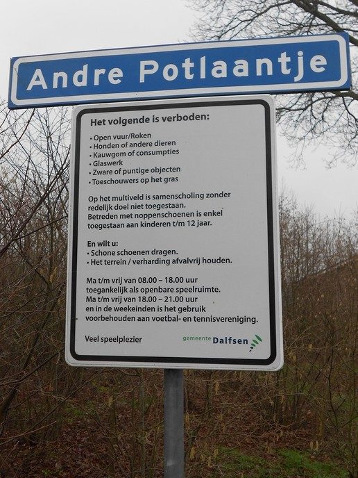 Flinke vuurwerkschade tennisbanen: veroorzakers gezocht