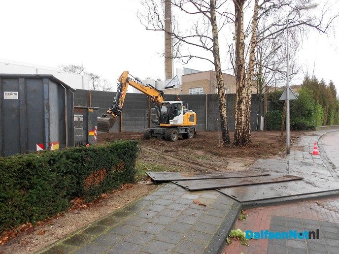 Pekkeriet is flink aan het tuinieren