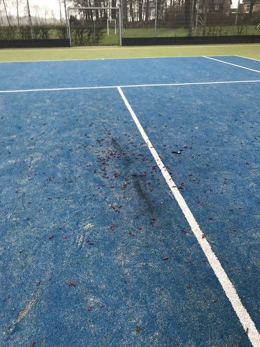 Flinke vuurwerkschade tennisbanen: veroorzakers gezocht - Foto: Eigen geleverde foto
