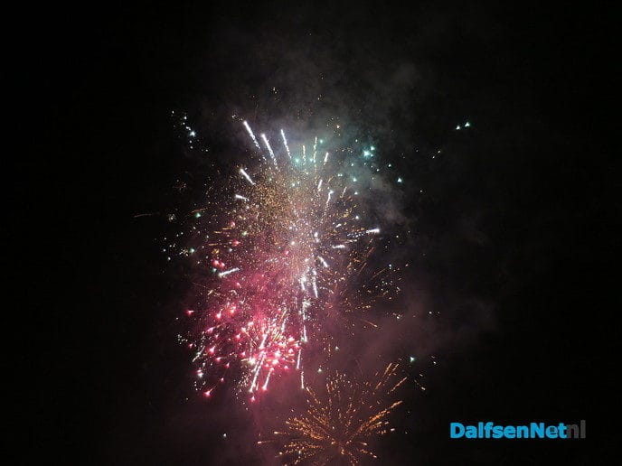 Dorpsvuurwerk Hoonhorst weer groot succes - Foto: Wim
