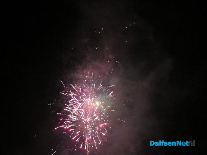 Dorpsvuurwerk Hoonhorst weer groot succes - Foto: Wim