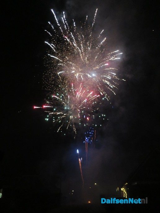 Dorpsvuurwerk Hoonhorst weer groot succes - Foto: Wim