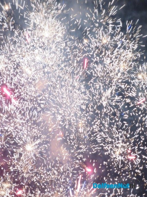 Dorpsvuurwerk Hoonhorst weer groot succes - Foto: Wim