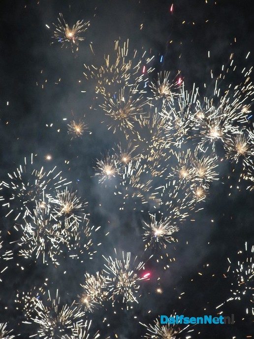 Dorpsvuurwerk Hoonhorst weer groot succes - Foto: Wim