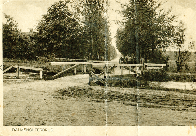 Weerdhuisweg, amper twee boerenwagens breed - Foto: Eigen geleverde foto