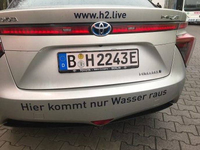 Bezoek aan waterstoffabriek biedt stof tot nadenken