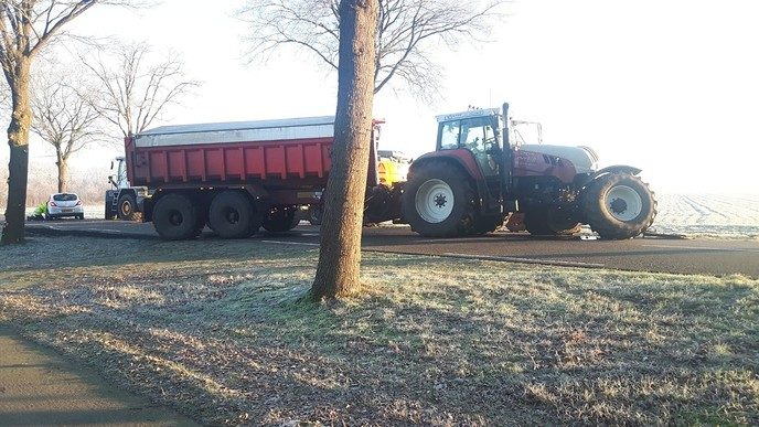 Gewonde bij aanrijding met tractor, Dedemsweg Dalfsen