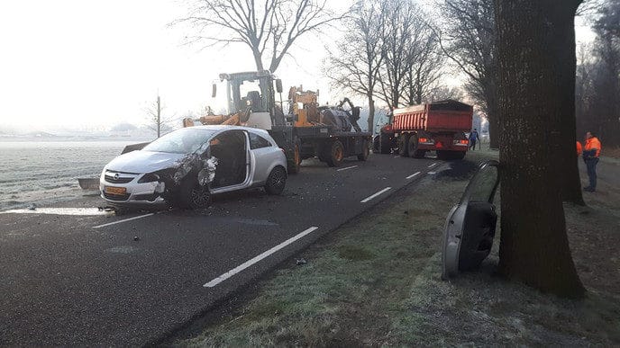 Gewonde bij aanrijding met tractor, Dedemsweg Dalfsen
