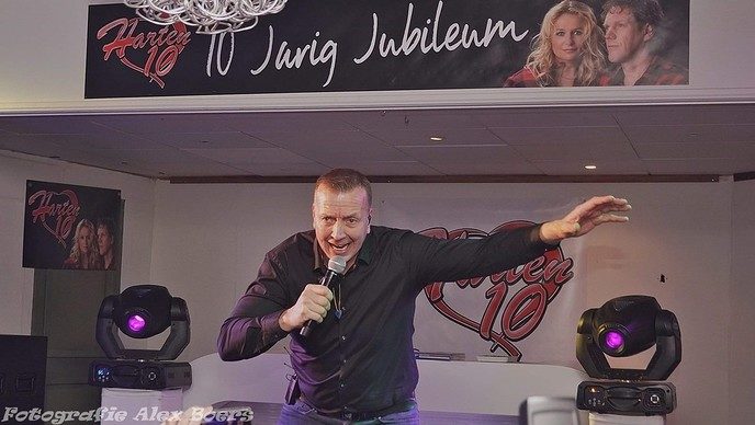 Manderveen vol met Harten 10 fans!! Het Dorpje was zaterdagavond even verdubbeld