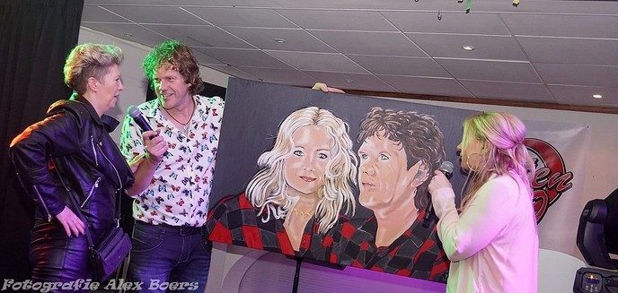 Manderveen vol met Harten 10 fans!! Het Dorpje was zaterdagavond even verdubbeld