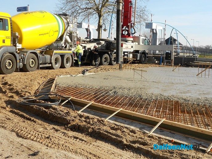Voortgang waterfront: beton poepen
