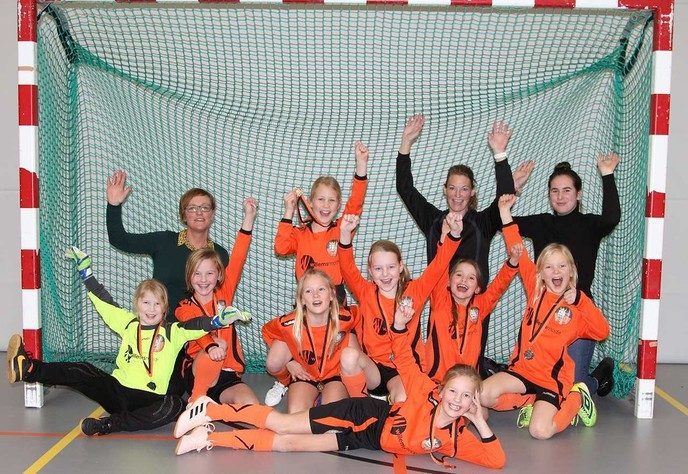 S.V. Nieuwleusen Meisjes onder 9 zaalkampioen - Foto: Eigen geleverde foto