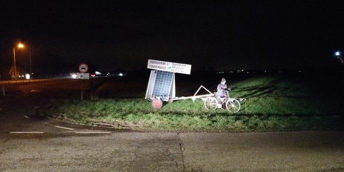 Vreemd voertuig aan Hessenweg / Ankummerdijk - Foto: Eigen geleverde foto